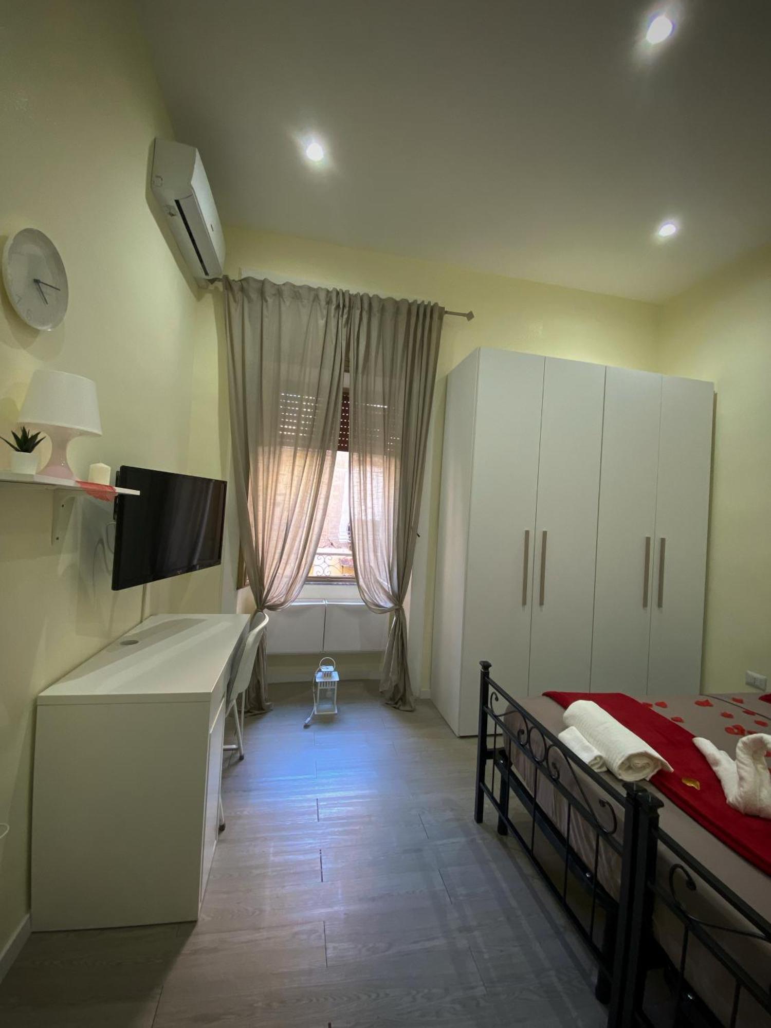 Apartament La Casa Al Centro " Vicino Al Centro Storico Di Napoli" Zewnętrze zdjęcie